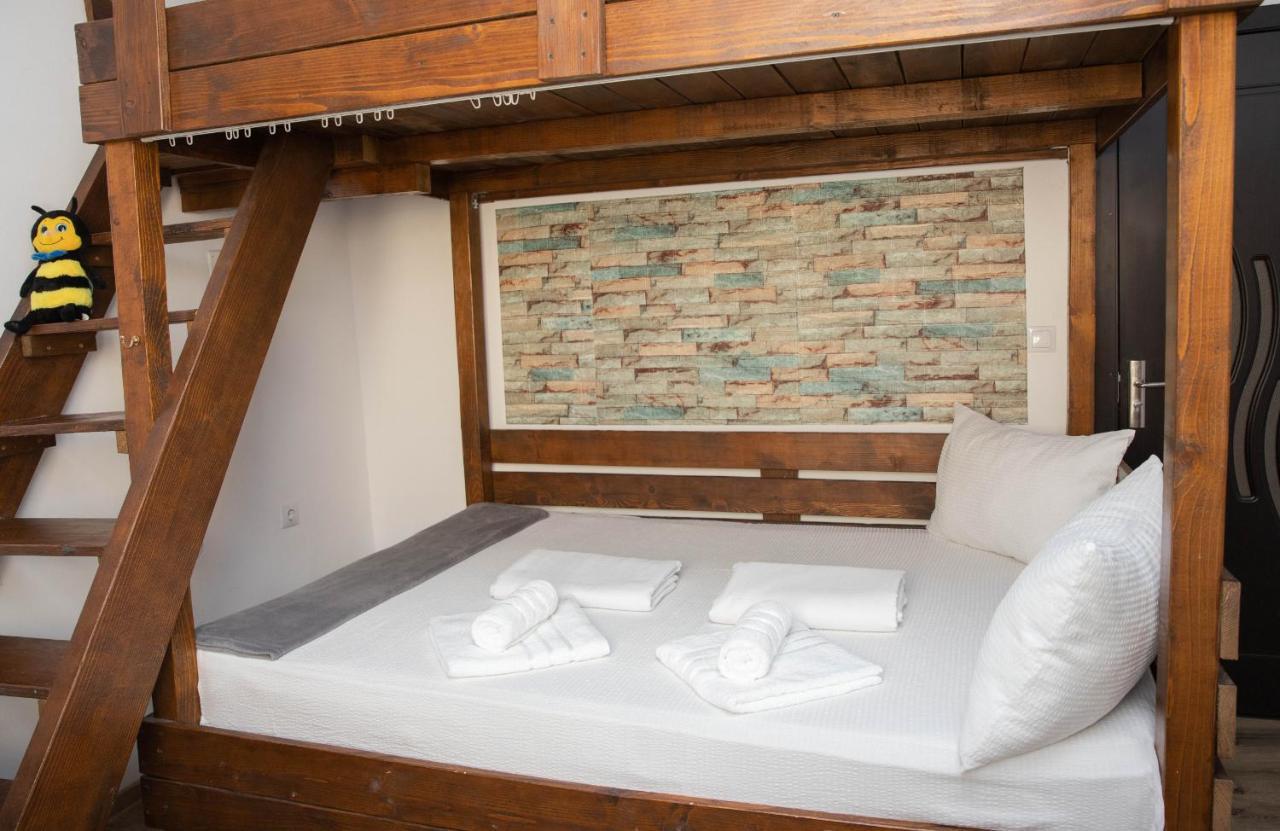 Cosy Apartment In City Centre Oradea Exterior foto