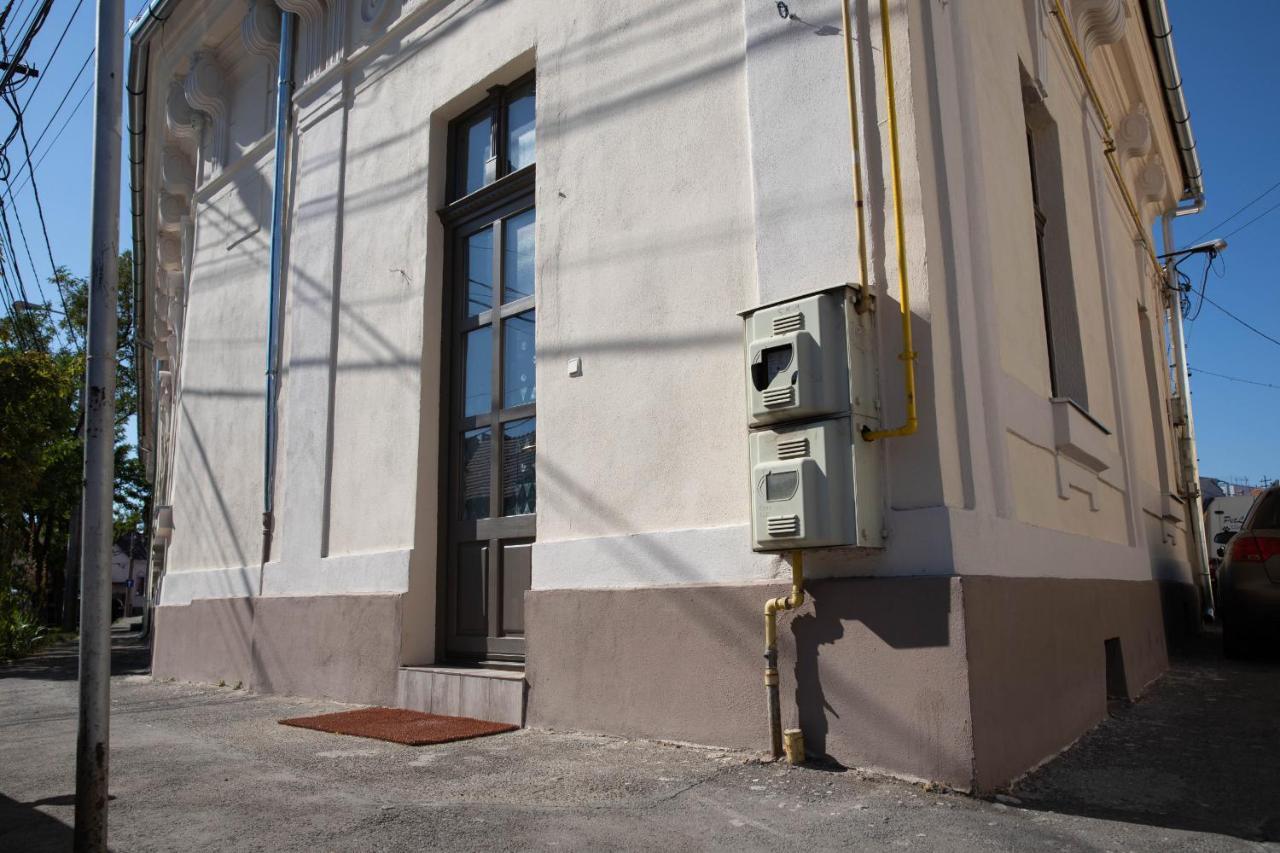Cosy Apartment In City Centre Oradea Exterior foto